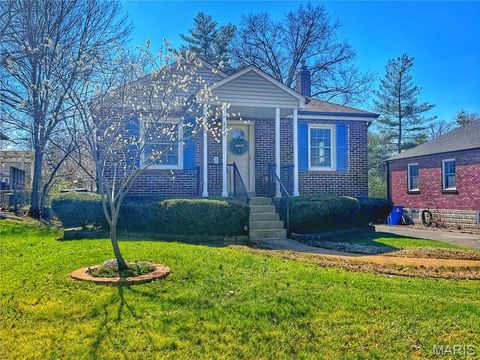 872 Queen Anne Place Glendale MO 63122