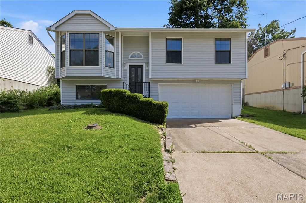 Photo of 310 Green Jade Estates Drive, Fenton, MO 63026 (MLS # 26028659)