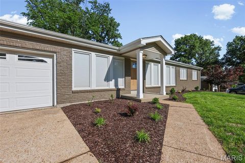 Tiny photo for 762 Ambois Drive, Creve Coeur, MO 63141 (MLS # 26027312)