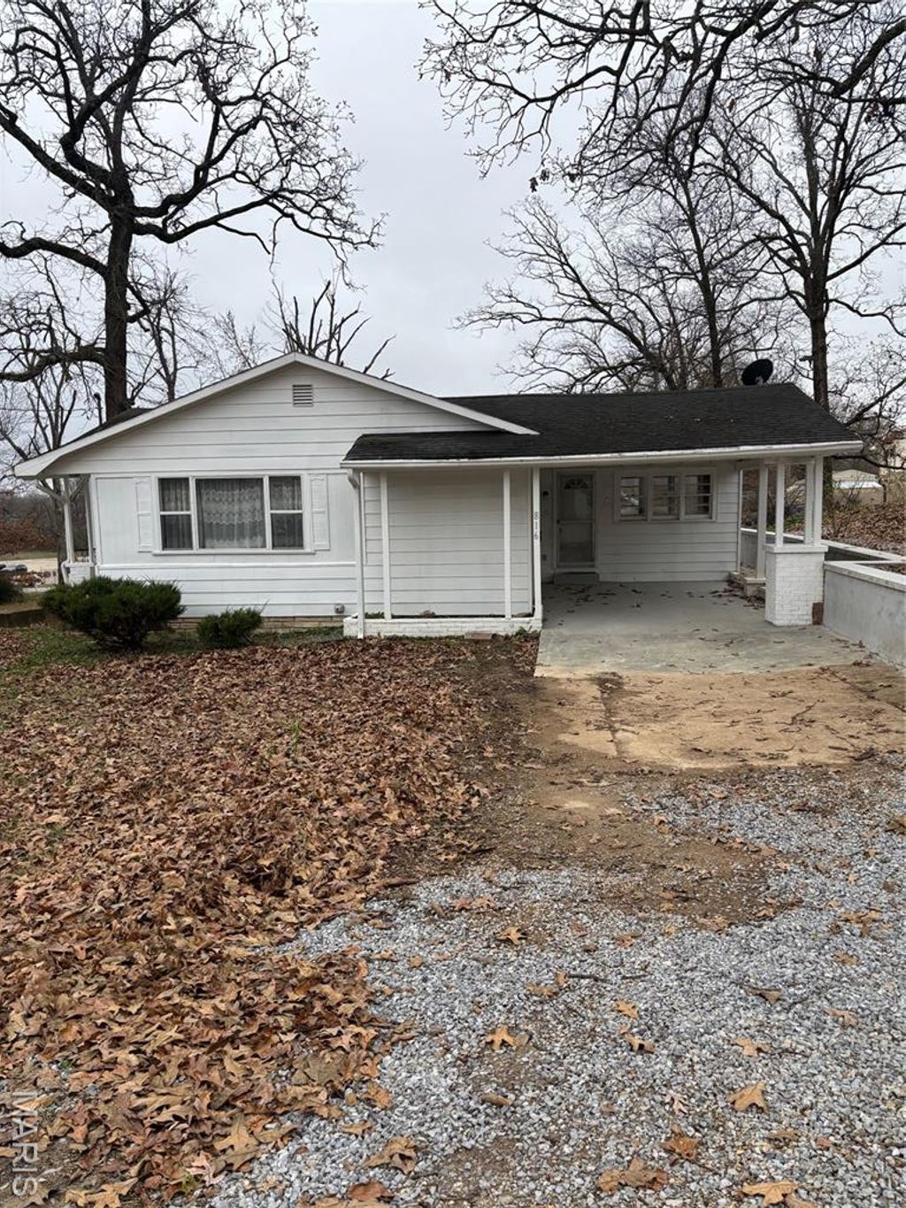 Photo of 816 Kendall Avenue, Poplar Bluff, MO 63901 (MLS # 25079583)