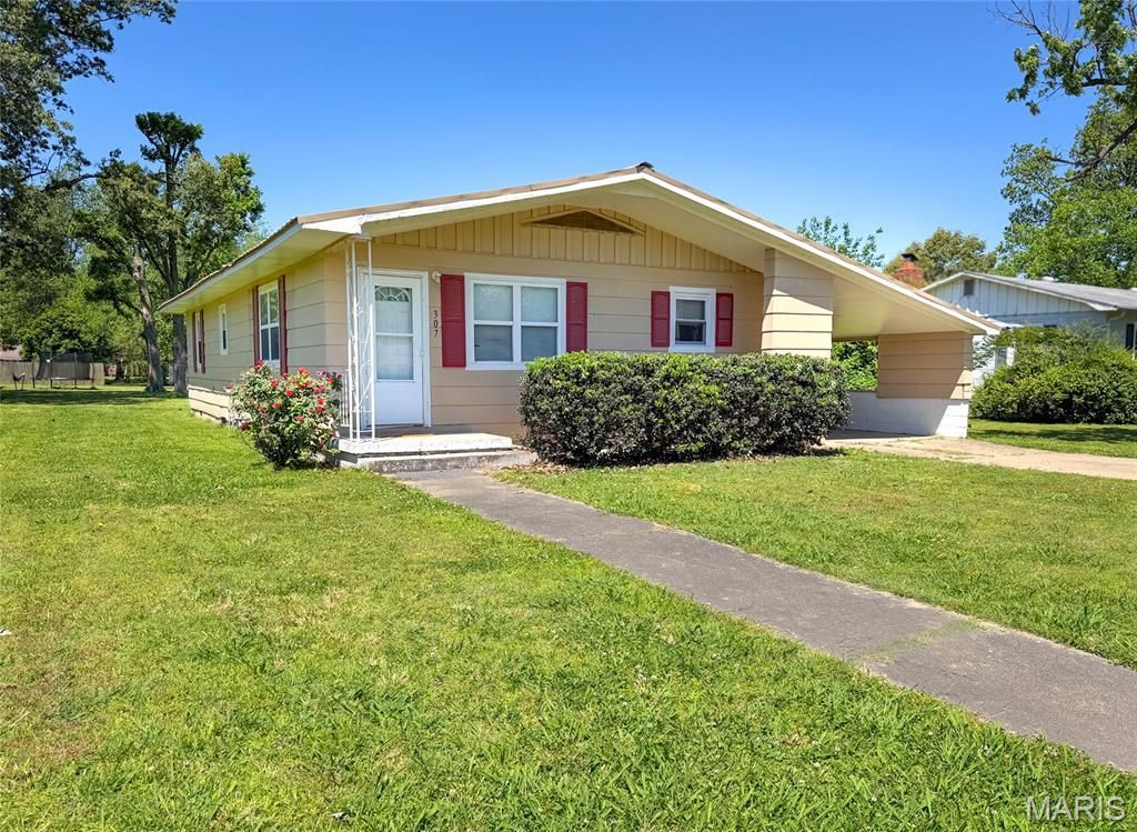 Photo of 307 Medler Street, Bernie, MO 63822 (MLS # 26029621)