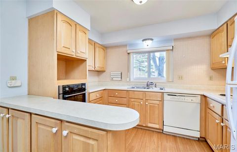 Tiny photo for 815 Montmartre Court, St Louis, MO 63141 (MLS # 26018273)