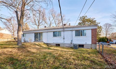 Tiny photo for 815 Montmartre Court, St Louis, MO 63141 (MLS # 26018273)