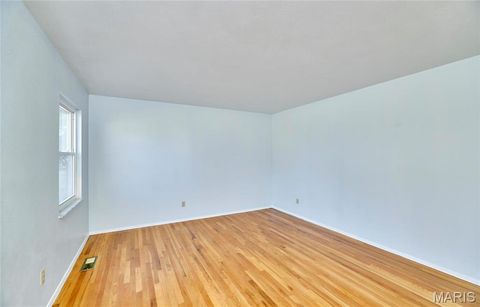 Tiny photo for 815 Montmartre Court, St Louis, MO 63141 (MLS # 26018273)