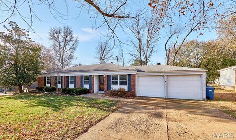 Tiny photo for 815 Montmartre Court, St Louis, MO 63141 (MLS # 26018273)