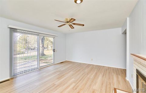 Tiny photo for 815 Montmartre Court, St Louis, MO 63141 (MLS # 26018273)