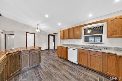 Tiny photo for 920 N 7th Street, Elsberry, MO 63343 (MLS # 26012888)