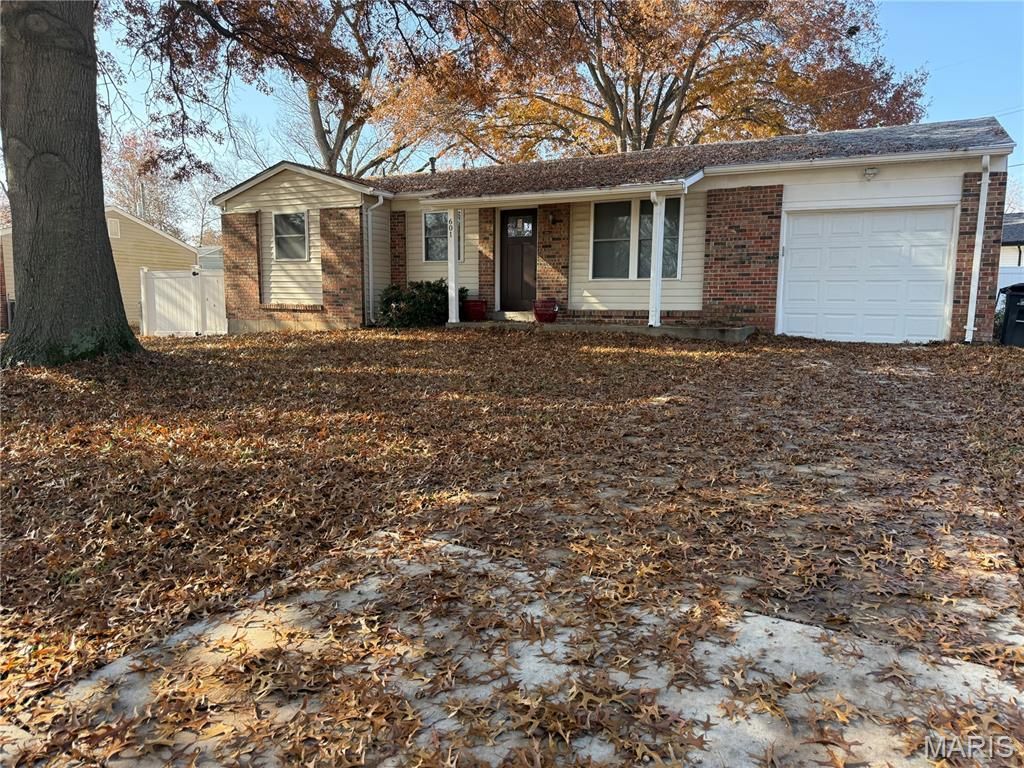 Photo of 601 Wickford Way, Ballwin, MO 63021 (MLS # 26004146)