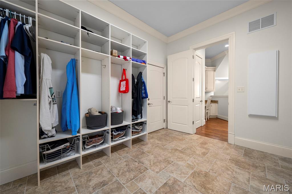 Outer Ladue Drive - Residential