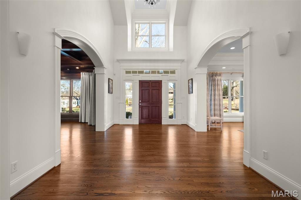 16 Outer Ladue Drive