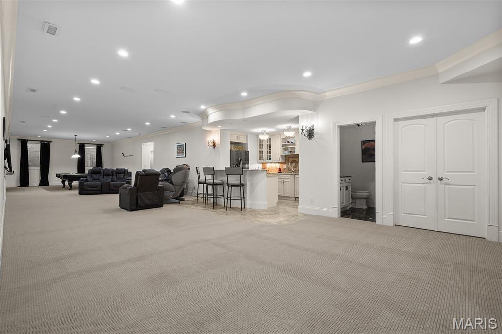 Outer Ladue Drive - Residential