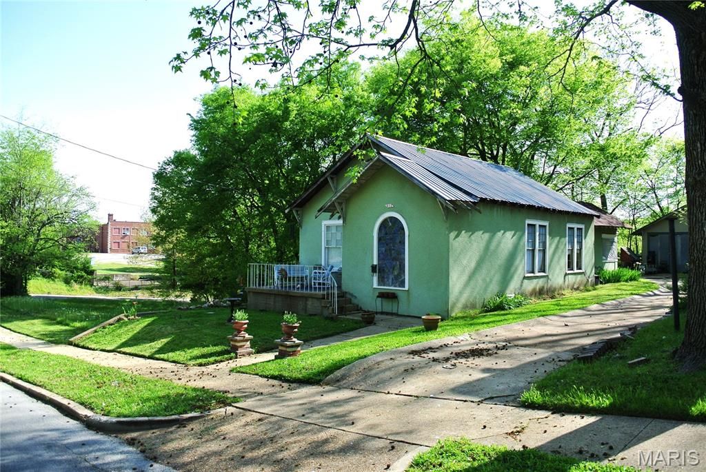 Photo of 812 Benton Street, Poplar Bluff, MO 63901 (MLS # 26025421)