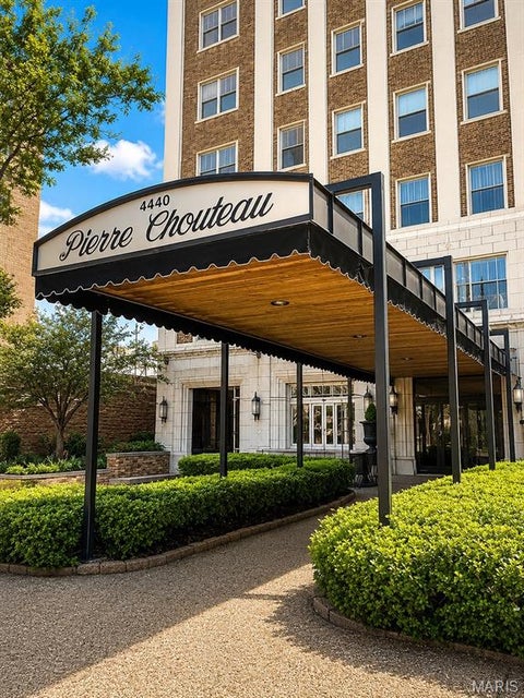 Photo of 4440 Lindell Boulevard #904, St Louis, MO 63108 (MLS # 26064259)
