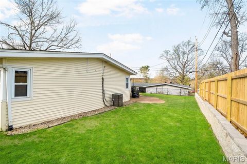Tiny photo for 727 Paschal Drive, Mehlville, MO 63125 (MLS # 26018078)