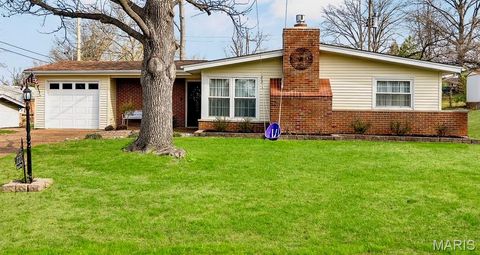 Tiny photo for 727 Paschal Drive, Mehlville, MO 63125 (MLS # 26018078)