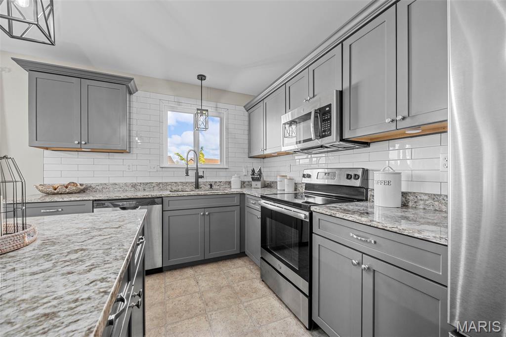 5 Majestic Lakes Court