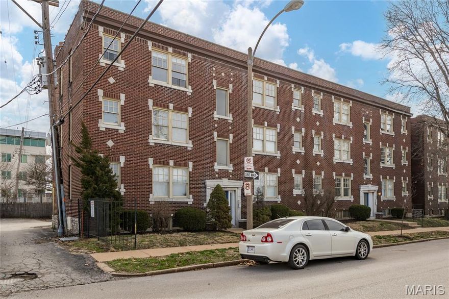 Oakview Apartments is a 36-unit value-add multifamily community situated in a thriving area of St. Louis’s Central Corridor.

The property consists of three all-brick buildings featuring 36 1-bed, 1-bath units with a strong occupancy rate of 100%. Unit features include in-unit washers and dryers, hardwood floors, updated kitchens with quartz countertops and stainless-steel appliances, as well as rear balconies. Residents can enjoy off-street parking in the parking lot behind in the rear of the buildings.

Oakview Apartments is ideally located just minutes from Forest Park. Its proximity to WashU ensures a steady influx of students, faculty, and staff, driving demand for rental properties. The vibrant Dogtown neighborhood, known for its lively atmosphere and local eateries, adds to the area’s appeal. Downtown Clayton, with its bustling business district and upscale shopping and dining, is also just a short drive away. Additionally, the property is conveniently located near major hospitals and employers in the Central West End, such as BJC Healthcare, attracting healthcare professionals and other workers.

Current rents are below market rates, providing immediate upside potential for future ownership through rental increases. Furthermore,
5 units have not been updated with new kitchens, presenting additional opportunities for value enhancement. The property
is being offered free-and-clear, allowing buyers the flexibility to secure new financing.