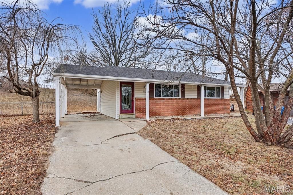 Photo of 923 Joeard Lane, St Charles, MO 63301 (MLS # 26002236)