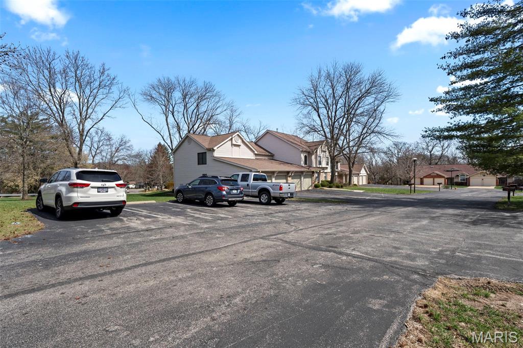 Treetop Condo One-M - Residential