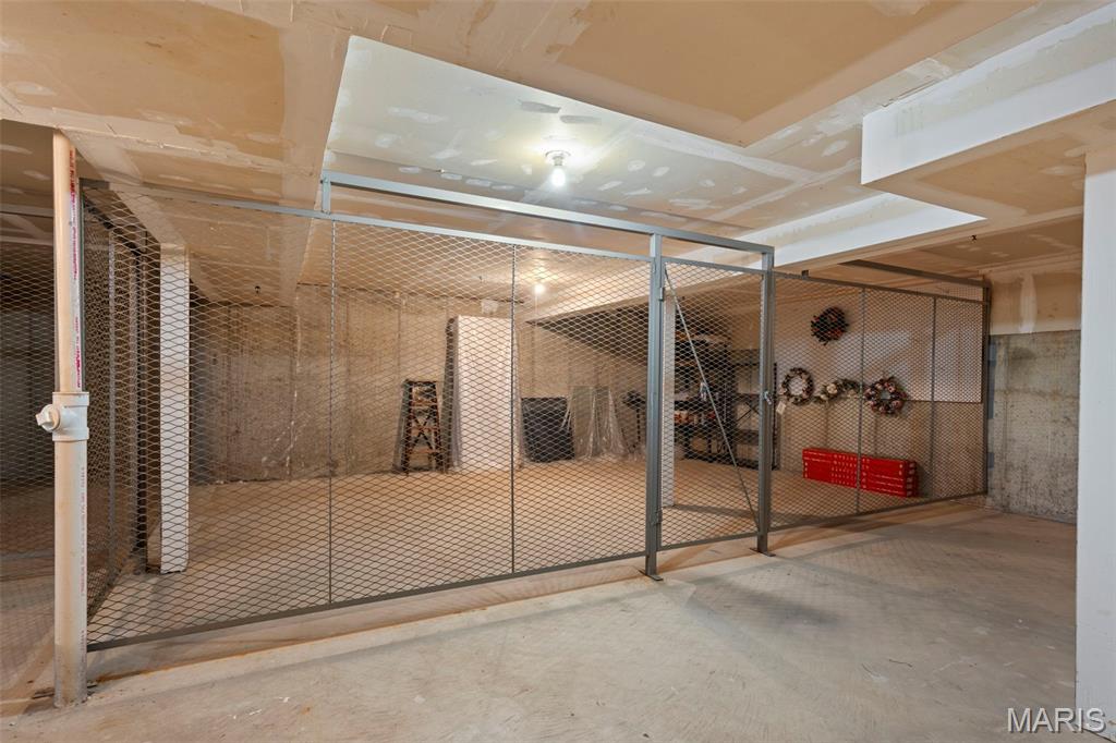 Treetop Condo One-M - Residential