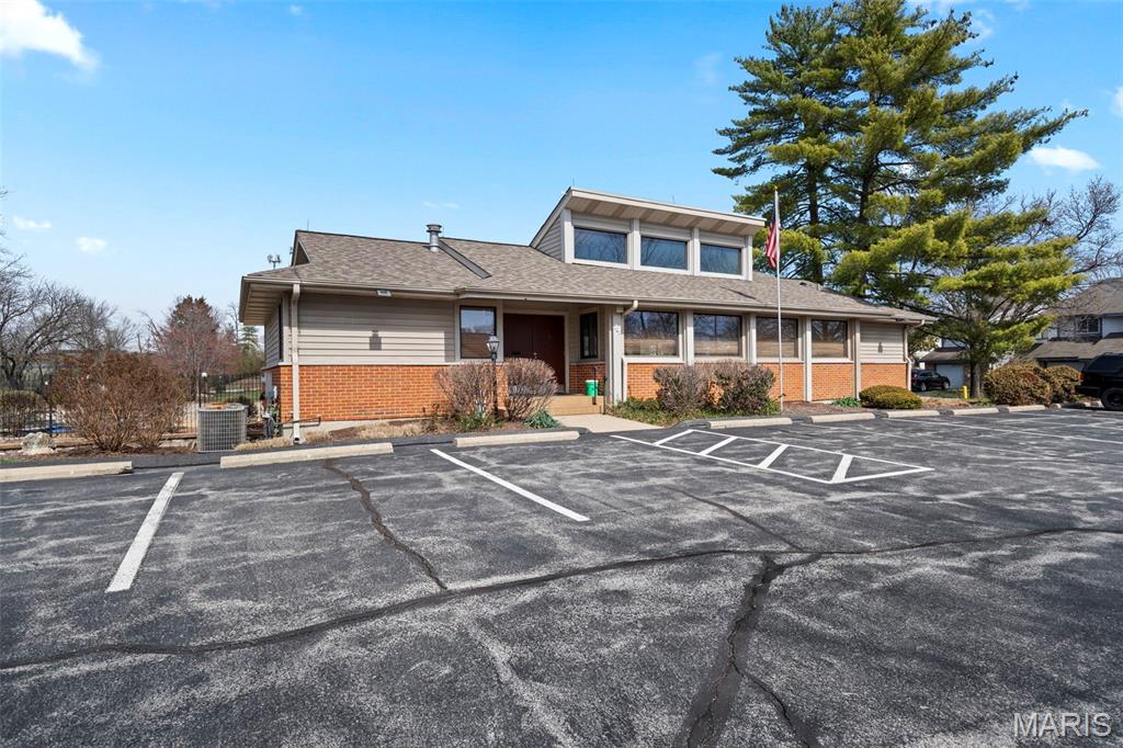 Treetop Condo One-M - Residential