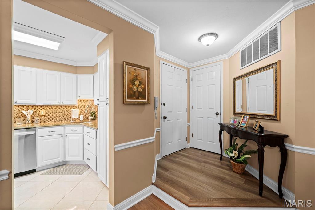 Treetop Condo One-M - Residential