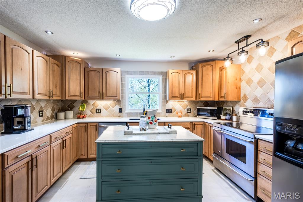 Woodland Hills Estate - Residential