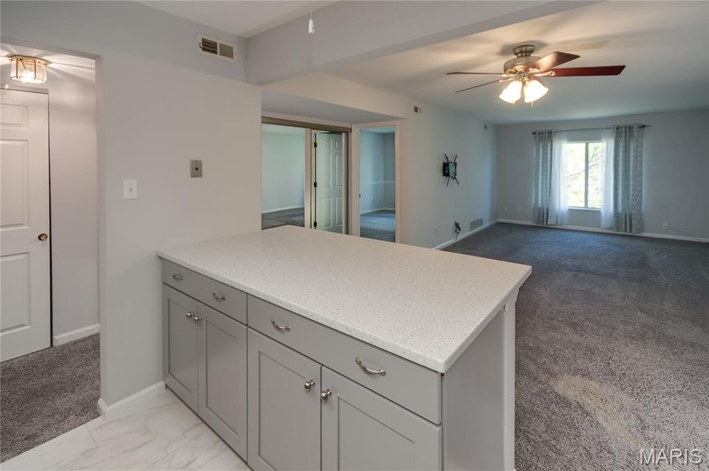 Carriage House Manor Condo Ph - Residential