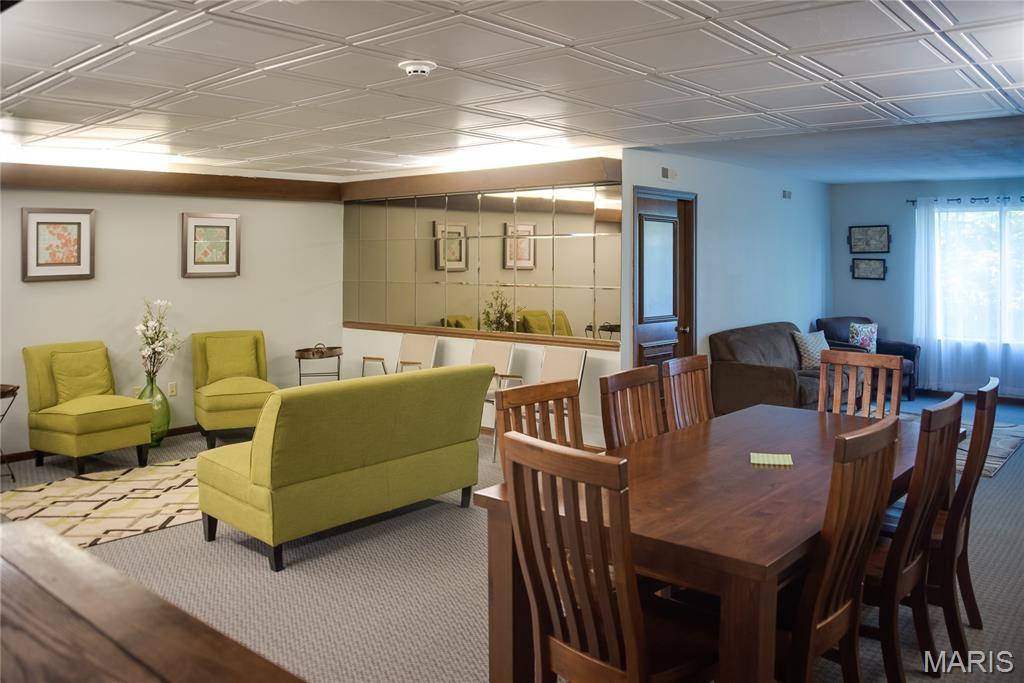 Carriage House Manor Condo Ph - Residential