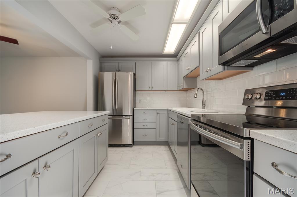 Carriage House Manor Condo Ph - Residential