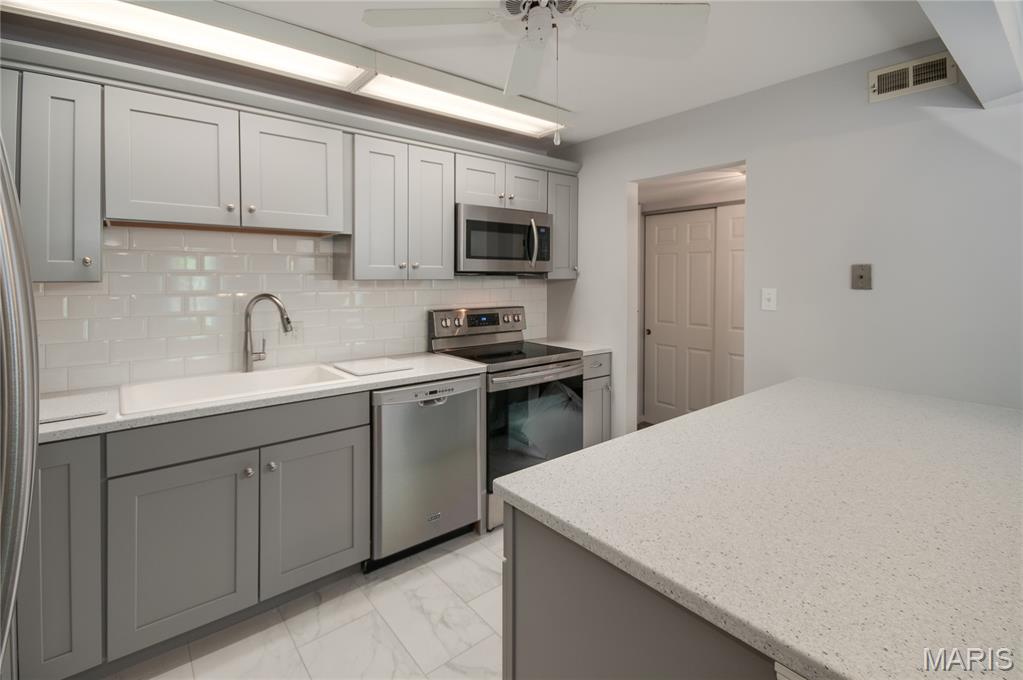 Carriage House Manor Condo Ph - Residential