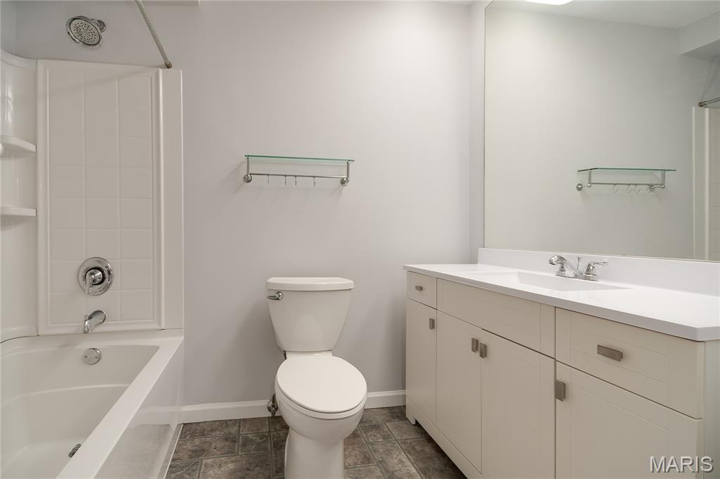 Carriage House Manor Condo Ph - Residential