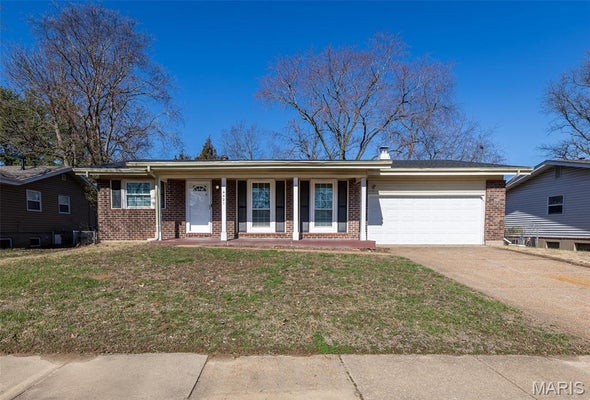 4421 RHINE DR, FLORISSANT, MO 63033 - Image e8a4c5ccbccbc4408f37d00e6414a2a0/2655371516