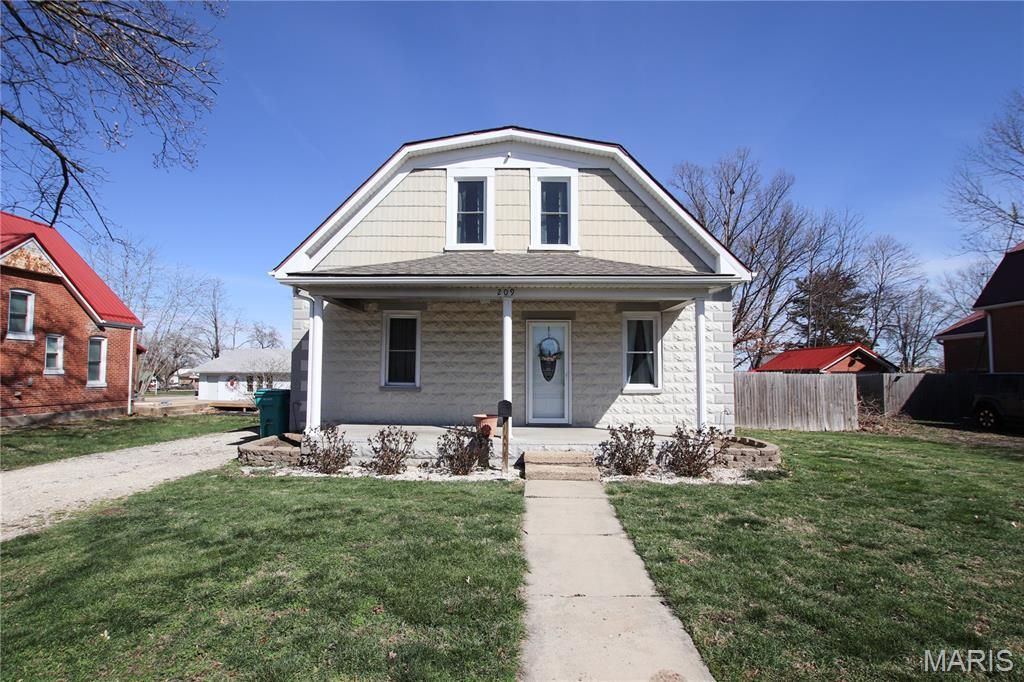 Photo of 209 W Madison Avenue, Owensville, MO 65066 (MLS # 26028599)