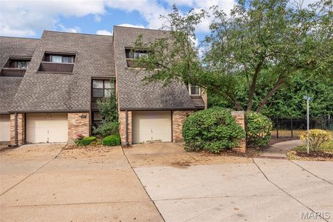 Tiny photo for 925 Maison Ladue Drive, Creve Coeur, MO 63141 (MLS # 25063788)