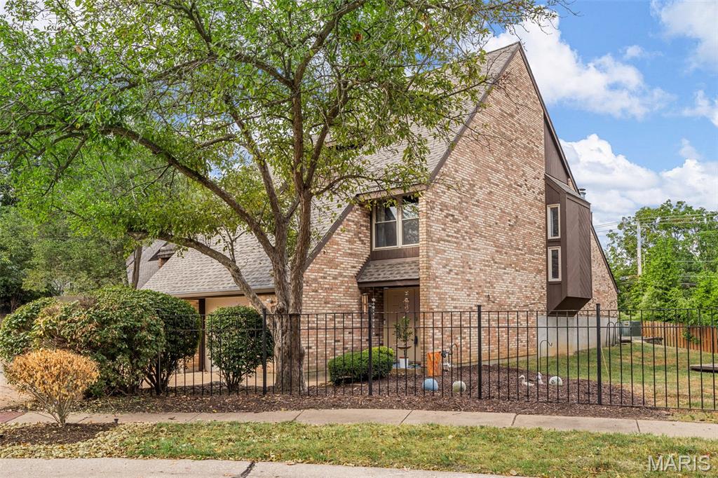 925 Maison Ladue Drive