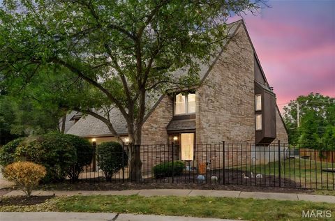 Tiny photo for 925 Maison Ladue Drive, Creve Coeur, MO 63141 (MLS # 25063788)