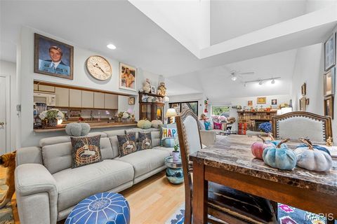 Tiny photo for 925 Maison Ladue Drive, Creve Coeur, MO 63141 (MLS # 25063788)