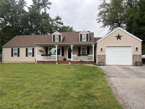 Photo of 120 Oakland Drive, Hannibal, MO 63401 (MLS # 26061360)