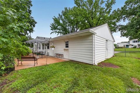 Tiny photo for 223 Woodridge Road, Kirkwood, MO 63122 (MLS # 26035059)
