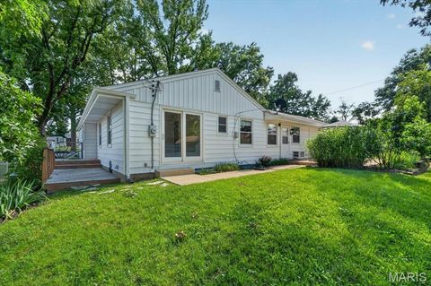 Tiny photo for 223 Woodridge Road, Kirkwood, MO 63122 (MLS # 26035059)
