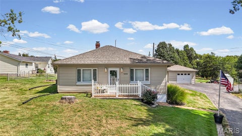 Photo of 4334 Ringer Road, Oakville, MO 63129 (MLS # 26057646)