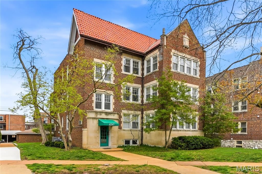 Photo of 6247 Rosebury Avenue #3, St Louis, MO 63105 (MLS # 26020451)