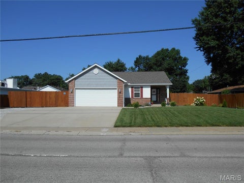 Photo of 4605 Maryville Road, Granite City, IL 62040 (MLS # 26045964)