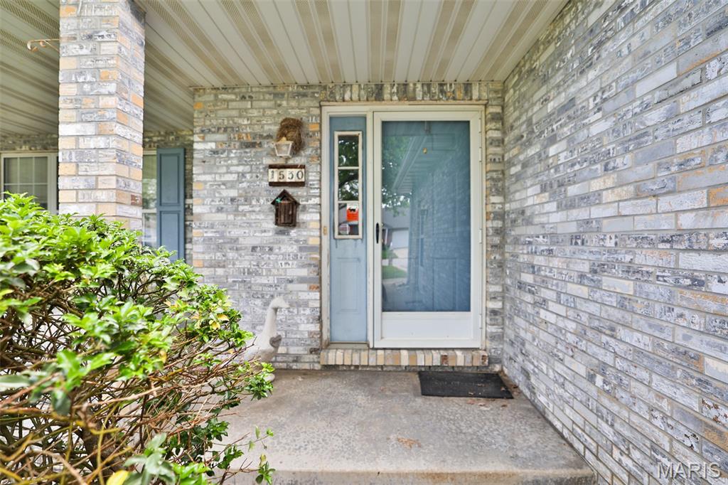 1530 Thunderbird Lane