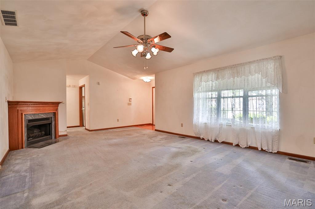 1530 Thunderbird Lane