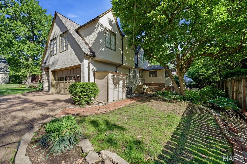 Algonquin Wood Place - Residential