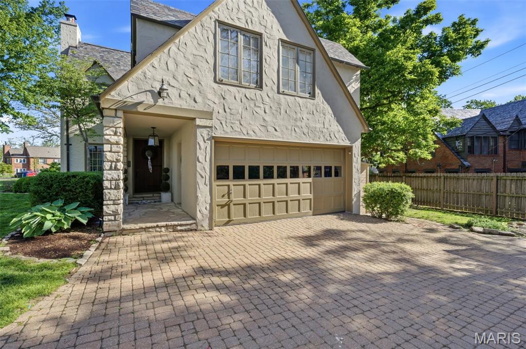 Algonquin Wood Place - Residential