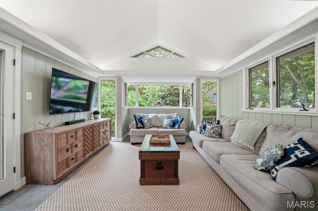 Algonquin Wood Place - Residential