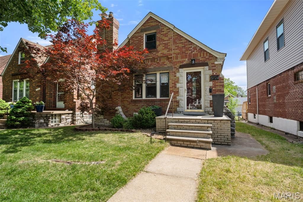 Photo of 5724 Rosa Avenue, St Louis, MO 63109 (MLS # 26018442)